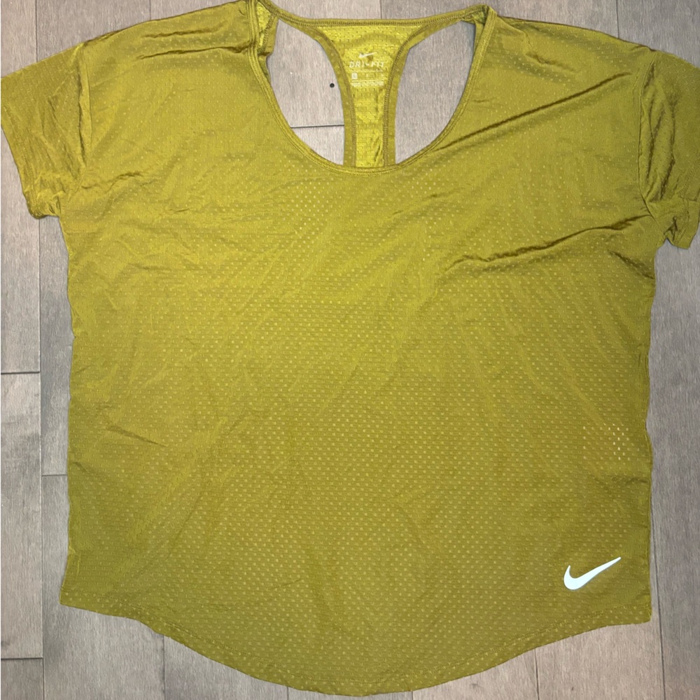 Nike women’s shirt